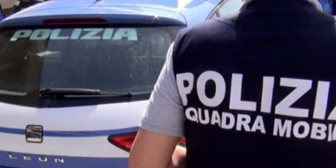 Nascondeva 2 chili di cocaina nel giardino condominiale per poi rivenderla