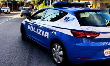 Furto di cosmetici e di una borsetta, denunciati due minorenni e una donna