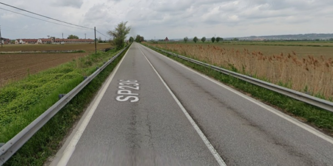 Incidente stradale, scontro tra due auto: coinvolte tre persone
