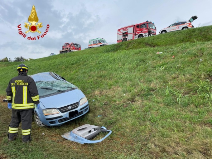 Incidente stradale a Borgo Virgilio: auto rotola fino a 15 metri di distanza, 43enne via in elisoccorso