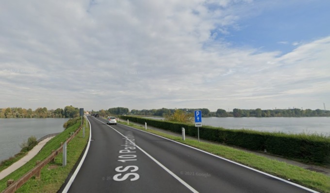 Minaccia di farla finita lanciandosi dal ponte di San Giorgio, salvato in extremis