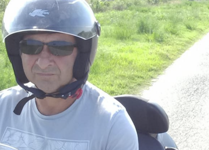 Sbanda con la moto sull’asfalto bagnato a Suzzara, addio al 62enne Maurizio Benzi