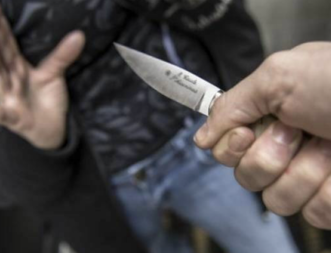 Accoltella 23enne al gluteo dopo la lite a Roncoferraro, 36enne nei guai