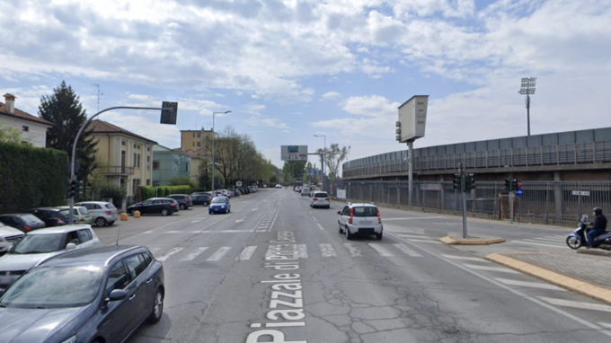 Scontro tra due auto vicino allo stadio di Mantova, coinvolta bimba di 3 anni