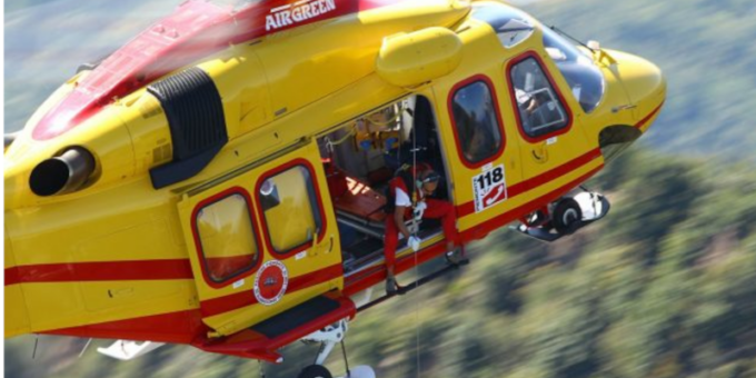 Si ribalta con l’auto, anziano grave: trasferito in ospedale in elisoccorso