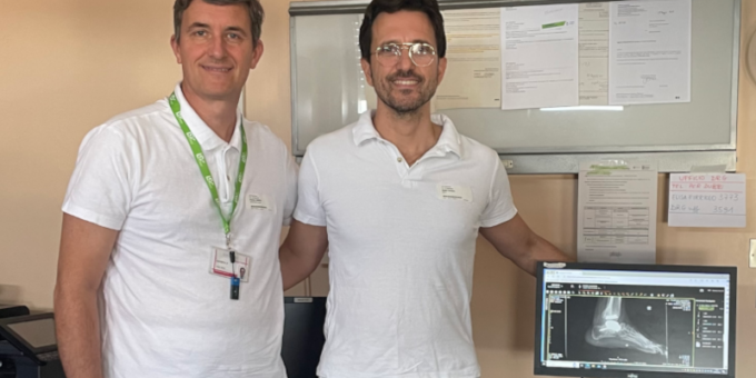 Torna a camminare dopo l’intervento chirurgico, protesi in 3D alla caviglia