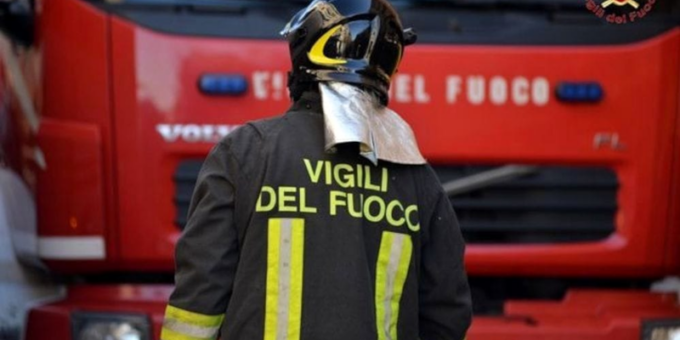 Fiamme in una cella del carcere di Mantova: intervento dei vigili del fuoco (immagine di repertorio)