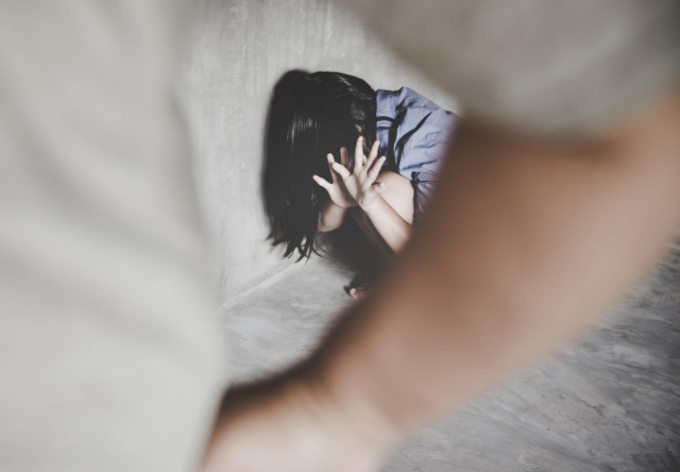 Difende una ragazza dal compagno violento, 59enne di Castiglione delle Stiviere preso a pugni