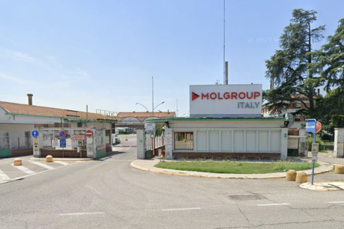 Incidente sul lavoro a Mantova, operaio 65enne si taglia la mano con una smerigliatrice