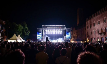 Mantova in delirio per il concerto dei Greta Van Fleet, oltre 8000 persone in Piazza Sordello