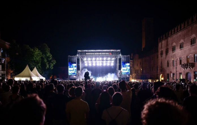 Mantova in delirio per il concerto dei Greta Van Fleet, oltre 8000 persone in Piazza Sordello