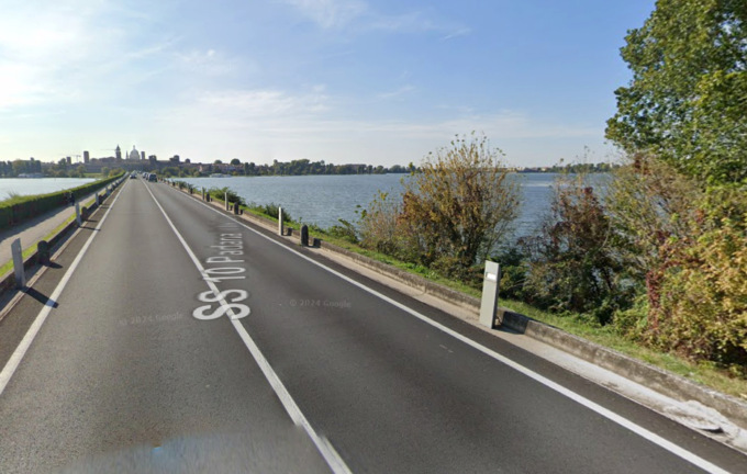 Soccorsa dalla polizia sul ponte di San Giorgio con volto tumefatto dalle botte del suo ex