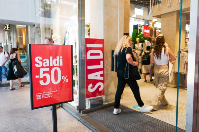 Saldi estivi 2024: dove fare shopping in provincia di Mantova e quali sono i capi più richiesti