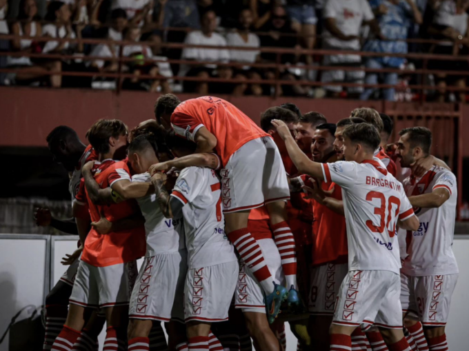Primo successo in casa per il Mantova in Serie B che vince 3-2 contro il Cosenza