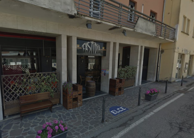 Intrusi rompono la finestra ed entrano nel bar, furto da 200 euro a Pegognaga