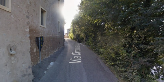 Cade dalla moto e finisce in un campo, motociclista 35enne in Ospedale