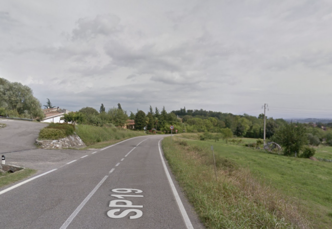 Secondo incidente in un giorno a Monzambano: 17enne cade dalla moto, in ospedale con l’ambulanza