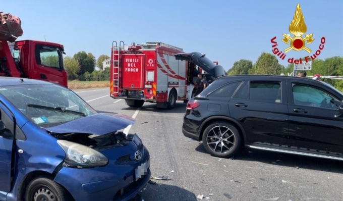 Schianto tra due vetture lungo la statale, elisoccorso a Bozzolo