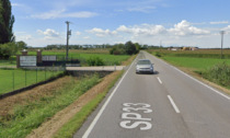 Frontale tra due auto sulla strada provinciale: grave una donna, via in elisoccorso