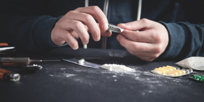 Scatta l’arresto per spaccio di droga, beccati con oltre 300 grammi di sostanze stupefacenti