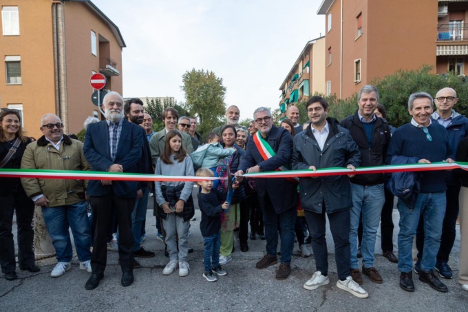 Il sindaco Palazzi inaugura la nuova via Amadei, una strada-giardino mai vista prima
