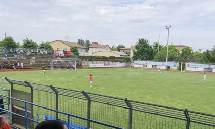 Incidente durante il match a Poggio Rusco, calciatore 26enne sbatte la testa contro il muretto e sviene