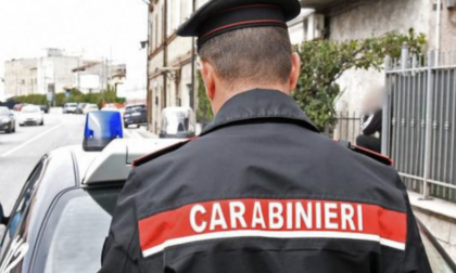 Girava in auto armato di coltelli, 60enne nei guai a Curtatone