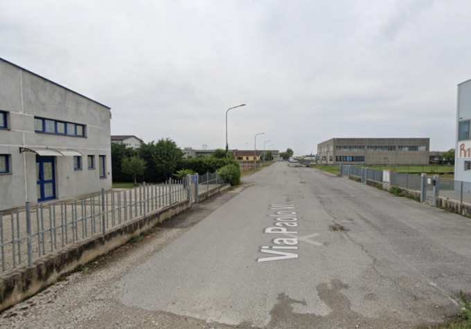 Si schianta con l’auto a Cerlongo e rompe il tubo del gas, 19enne via in ambulanza