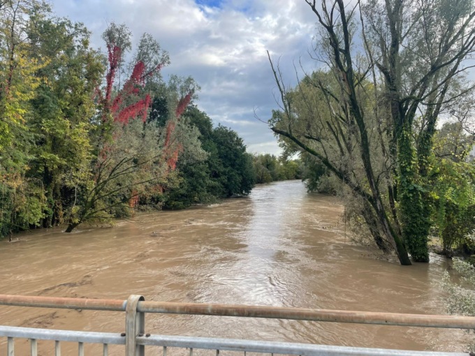 Fiumi in piena, strade allagate e tanti disagi: il maltempo colpisce duro nel Mantovano