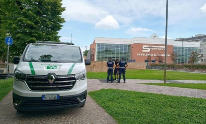 È ai domiciliari ma esce e va a ubriacarsi, poi si schianta in bici e viene beccato dalla locale