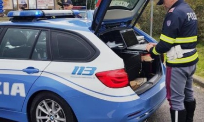 Senza patente e con l’auto non assicurata, 60enne fugge alla Polizia per oltre 40 chilometri