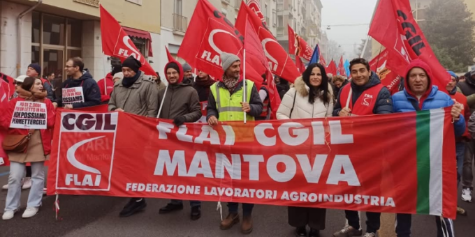 Sciopero generale indetto da Cgil e Uil a Mantova, lavoratori e pensionati scendono in piazza