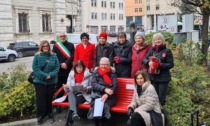 No alla violenza sulle donne, inaugurata a Mantova una panchina rossa nei giardini di San Domenico