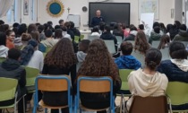 La Polizia incontra gli studenti mantovani, 400 ragazzi coinvolti in un dibattito sul web