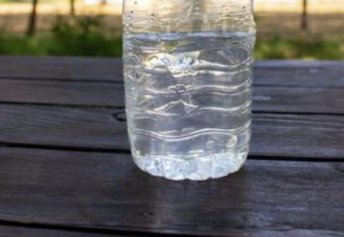 Confonde un composto chimico con l’acqua e lo beve, 30enne si sente male a Moglia