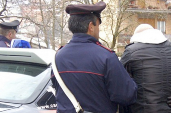 Non si ferma all’alt dei Carabinieri e parte l’inseguimento, 25enne va a sbattere contro un’auto a Porto Mantovano
