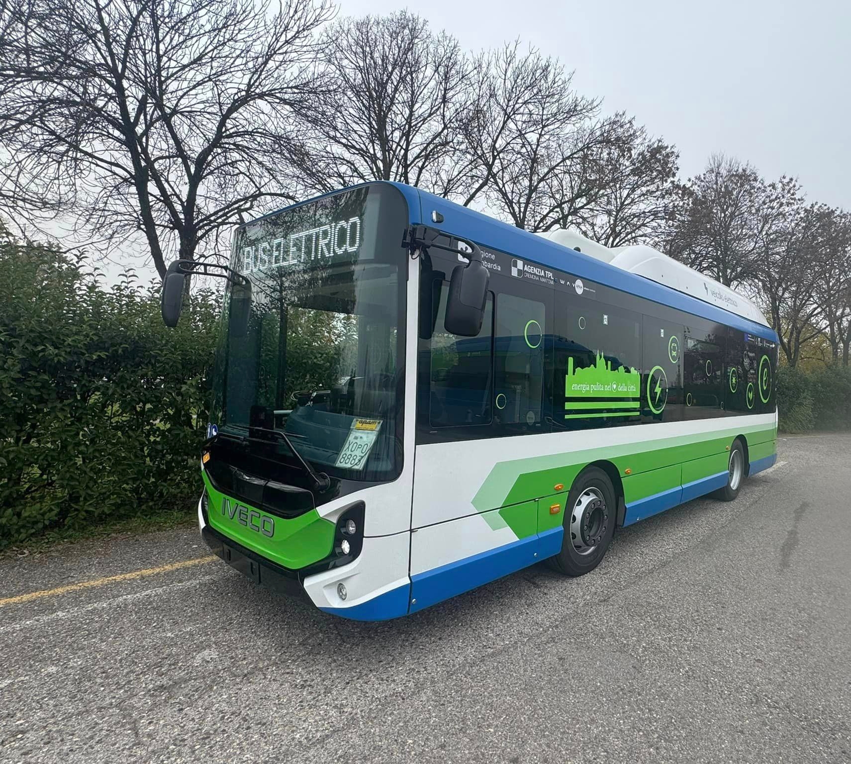 Uno dei due bus elettrici che entreranno in servizio in gennaio