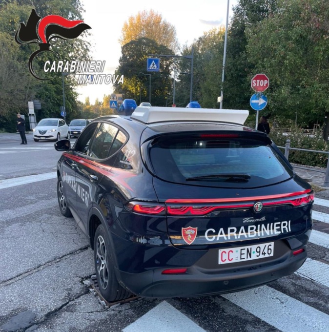 Anche i carabinieri di Sermide sono accorsi in via Curtatone e Montanara a Sermide (foto di repertorio)