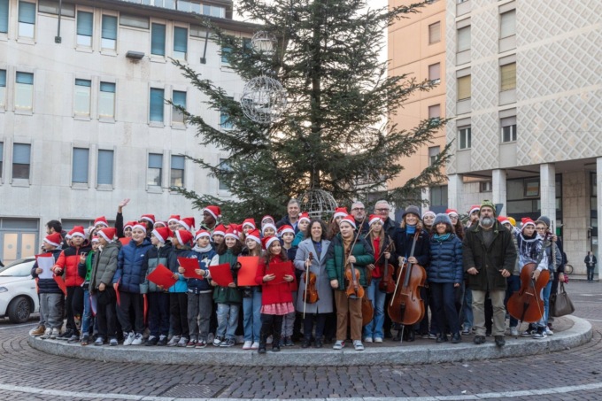 Accesi albero di Natale e luminarie: a Mantova arrivano tante iniziative per la fine dell’anno