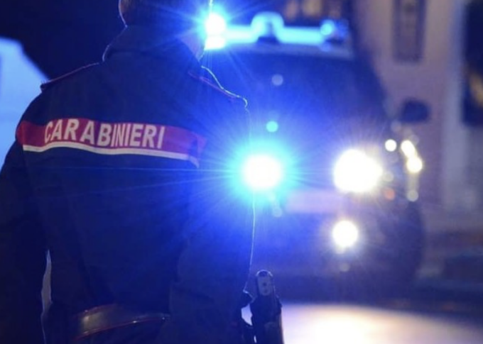 Incidente a Gonzaga: 38enne abbatte un cartello e un palo, poi rifiuta l’alcoltest