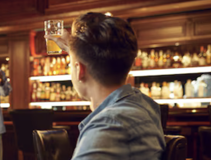 Va al bar nonostante il divieto, 22enne denunciato a Castiglione delle Stiviere