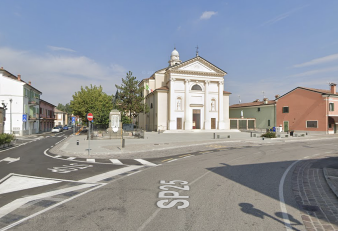 44enne ubriaco alla guida invade la corsia opposta, si scontra con un’auto e poi fugge via
