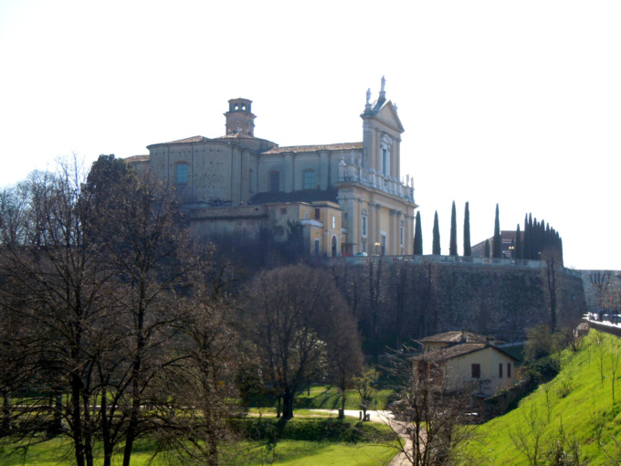 Il duomo di Castiglione delle Stiviere (foto Wikipedia - Massimo Telò)