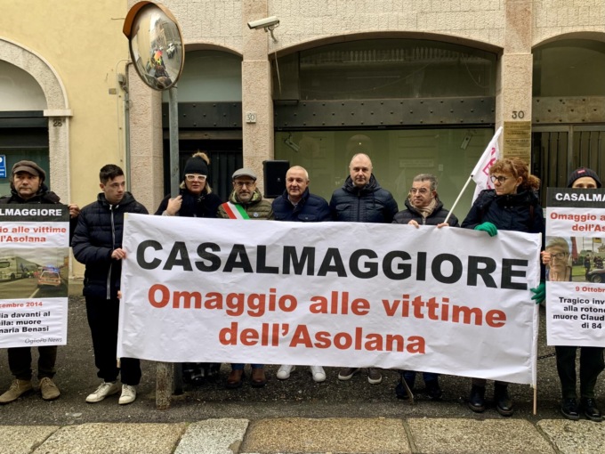 Mantovano muore per un incidente sull’Asolana, sit-in di protesta: “Fate la tangenziale Casalmaggiore”