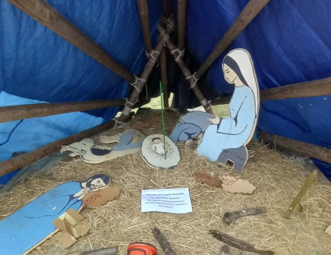 Notte di vandalismo a Roncoferraro, danneggiato il presepe davanti alla Chiesa