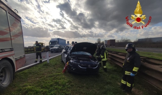 Si schianta contro un mezzo pesante, le foto dell’incidente in A22