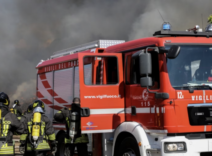 Incendio improvviso a Sermide, auto esplode e viene avvolta dalle fiamme