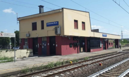 Minacciano tre 17enni sul treno e li derubano, rapinatori bloccati a Porto Mantovano