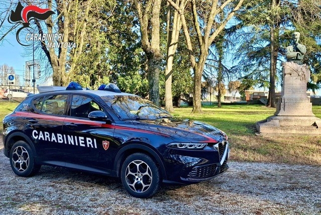 Ruba 1000 euro e un cellulare dal furgone del corriere: rintracciato e denunciato