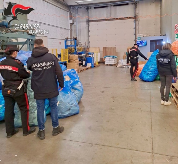 Nessuna misura di sicurezza e lavoratori irregolari e in nero: stop all’azienda e maxi multa